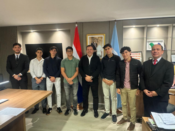 Futuros profesionales de la aviaci&oacute;n.