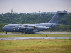 Hace instantes aterrizó en el Aeropuerto Internacional Silvio Pettirossi un Boeing C-17 Globemaster III.