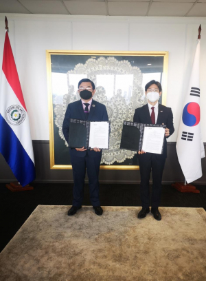 DINAC y KOICA firman Adenda en el marco del Proyecto de Fortalecimiento de las Capacidades de Profesionales de la Aviación Civil en Paraguay.