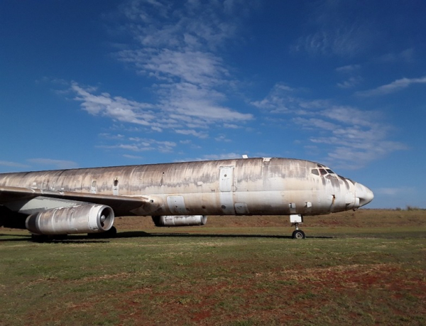 EDICTO sobre aeronave fabricante MCDONELL DOUGLAS, modelo DC-8-62, en presunto estado de abandono en el Aeropuerto Internacional Guaraní (SGES).