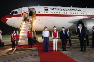 Su Majestad la Reina Letizia de España, arribó al Aeropuerto Internacional Silvio Pettirossi.