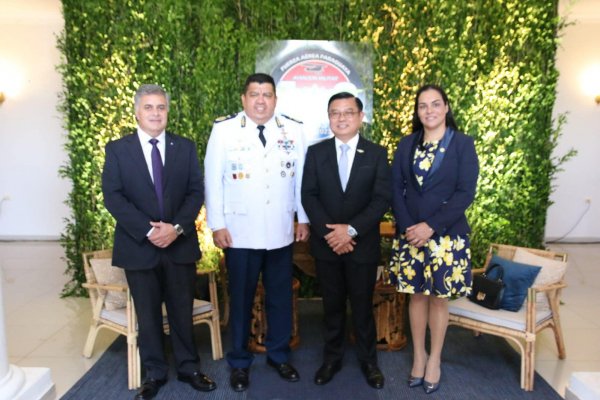 El Presidente de la DINAC, Ing. Félix Kanazawa participó del acto por el centenario de la Fuerza Aérea Paraguaya.