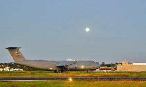 Arribó al Aeropuerto Internacional Silvio Pettirossi el Lockheed C-5 Súper Galaxy, uno de los aviones militares más grandes de Estados Unidos